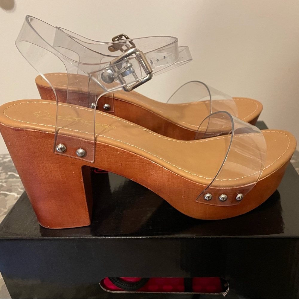 Wooden heel clear sandle